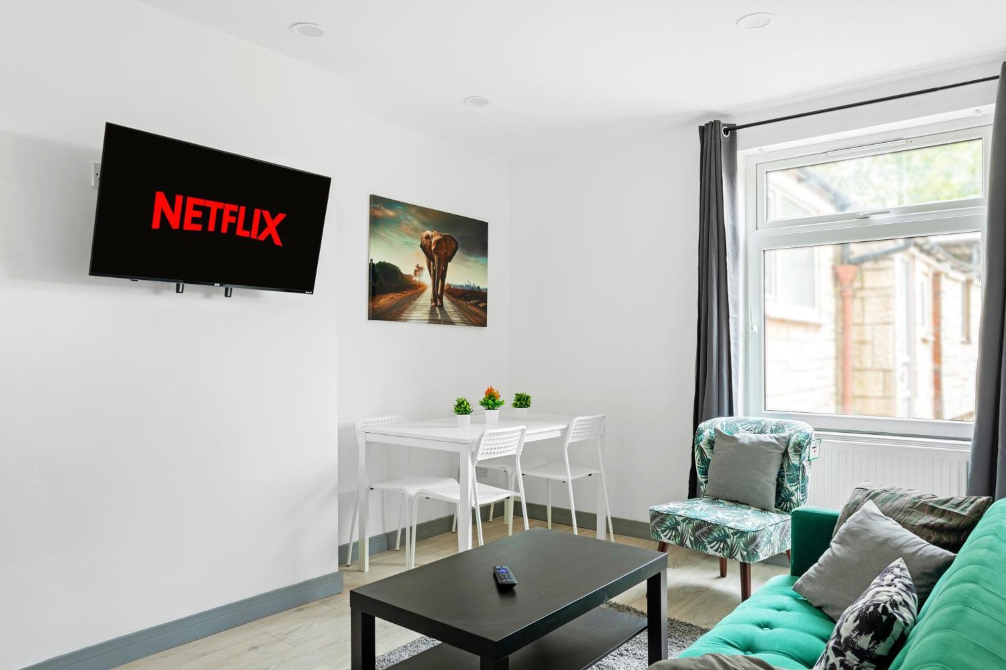 Stanion Luxurious 3 Bedroom Modern House Northamptonshire, Double, Twins, Single, Free Parking, Free Wi-Fi, Pets, Up To 8 Sleeps, 4 Smart Tvs Корби Екстериор снимка