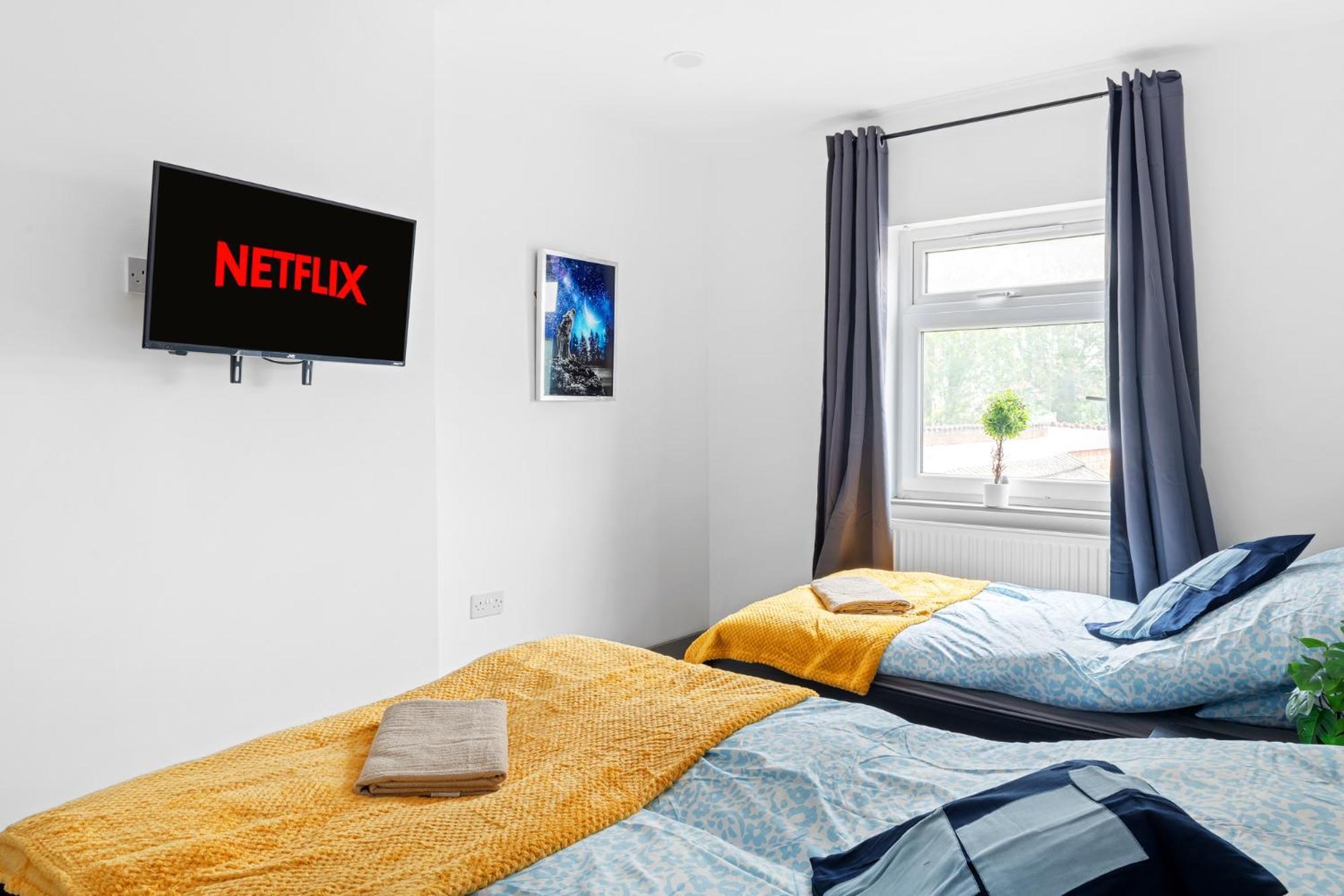 Stanion Luxurious 3 Bedroom Modern House Northamptonshire, Double, Twins, Single, Free Parking, Free Wi-Fi, Pets, Up To 8 Sleeps, 4 Smart Tvs Корби Екстериор снимка