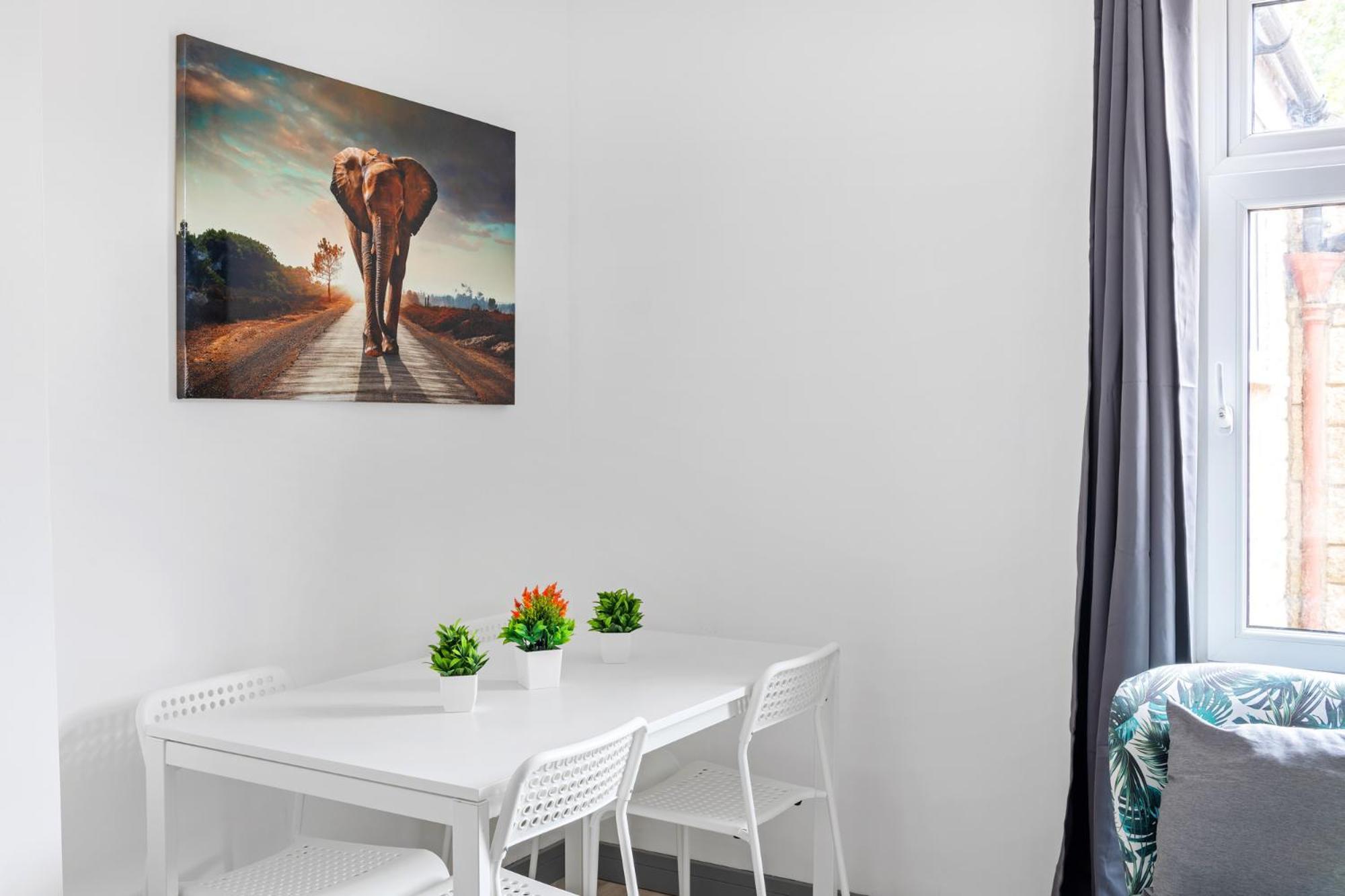 Stanion Luxurious 3 Bedroom Modern House Northamptonshire, Double, Twins, Single, Free Parking, Free Wi-Fi, Pets, Up To 8 Sleeps, 4 Smart Tvs Корби Екстериор снимка