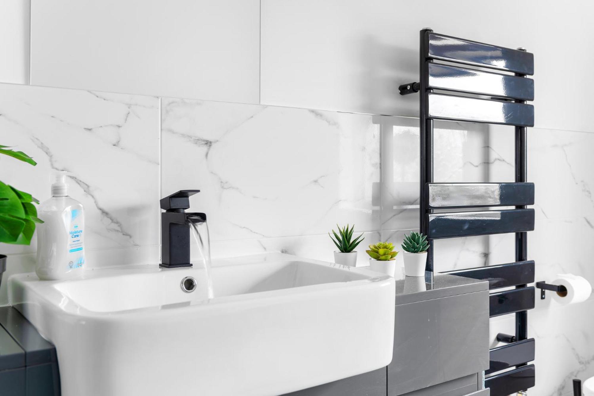 Stanion Luxurious 3 Bedroom Modern House Northamptonshire, Double, Twins, Single, Free Parking, Free Wi-Fi, Pets, Up To 8 Sleeps, 4 Smart Tvs Корби Екстериор снимка